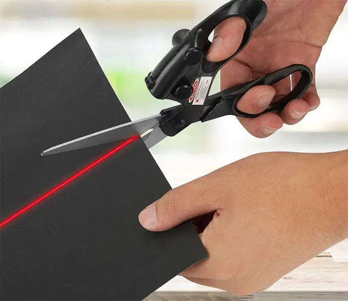 Globetrek° LaserScissors 1+1 GRATIS: Präzises Schneiden Lasergeführt Mehrzweck Schere